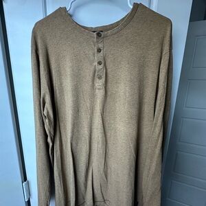Men's Long-Sleeve Henley Shirt in tan / brown